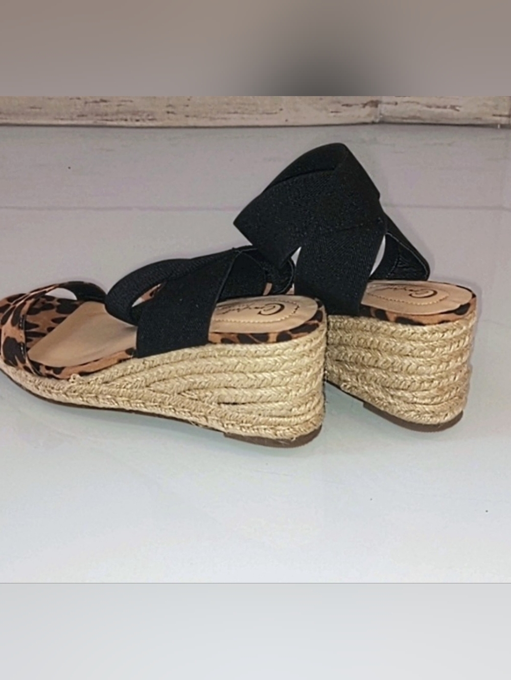 Comfort 1946 Leopard Print Wedge Cross Strap Sandals Size 9 - Picture 2 of 8